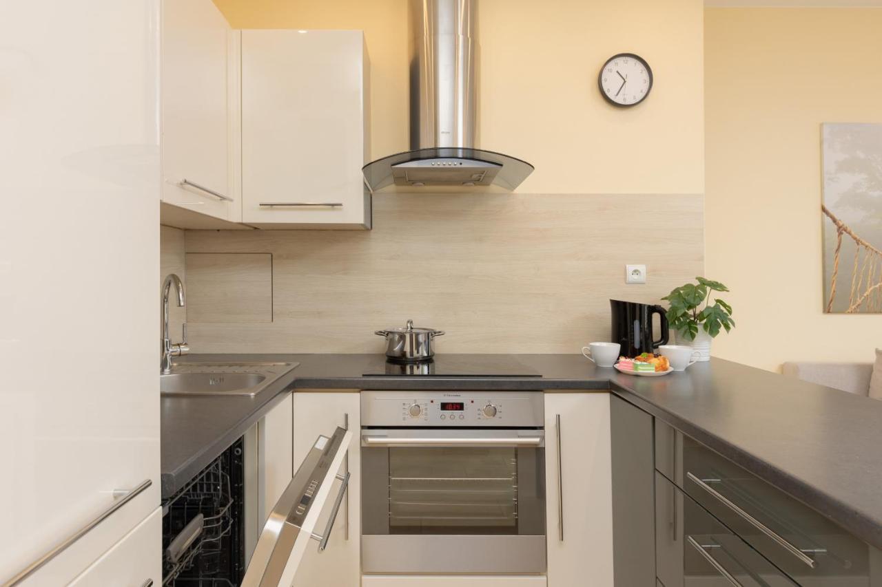 Praga Family Apartment With Parking By Noclegi Renters Варшава Экстерьер фото
