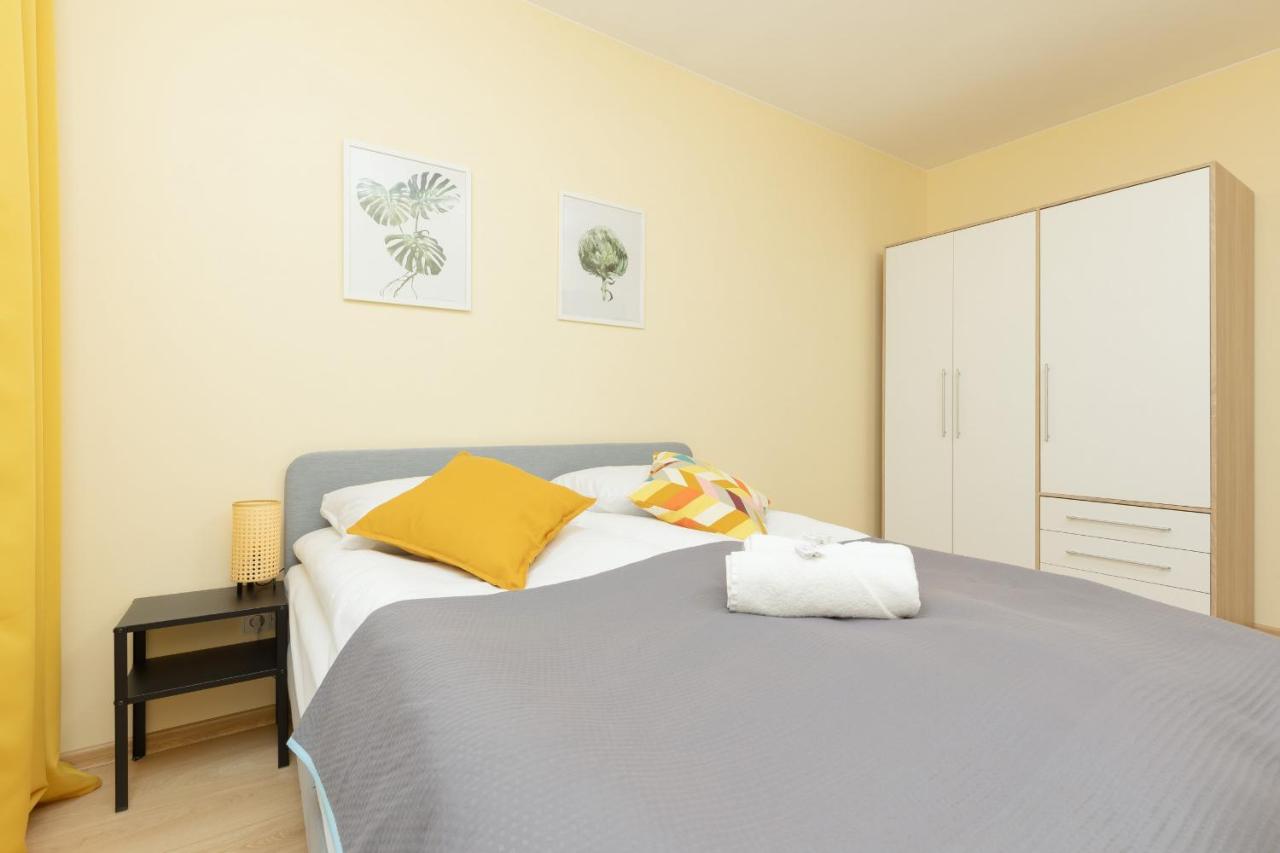 Praga Family Apartment With Parking By Noclegi Renters Варшава Экстерьер фото